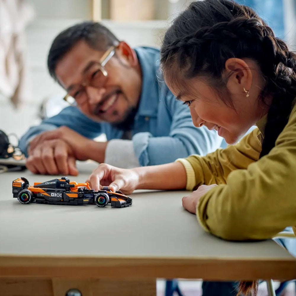 Bloques LEGO® Auto de Carreras McLaren F1® Team MCL38