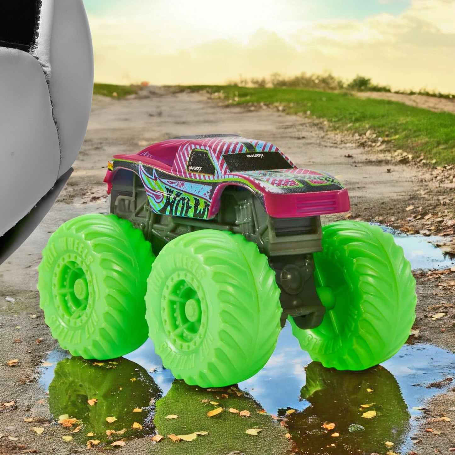 Camión Monstruo Hot Wheels 1:64 Cambio de Color – Surtido