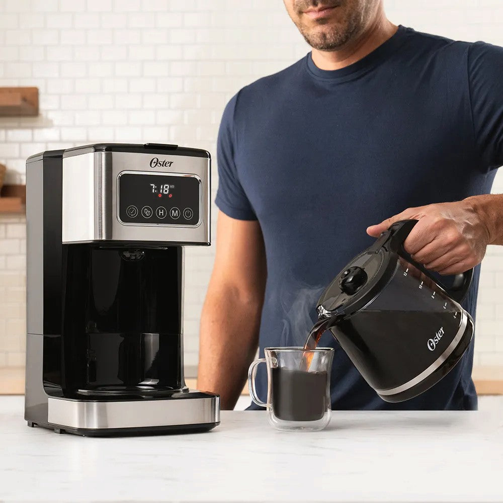 Cafetera Oster Programable de 12 Tazas Panel Táctil Jarra Vidrio