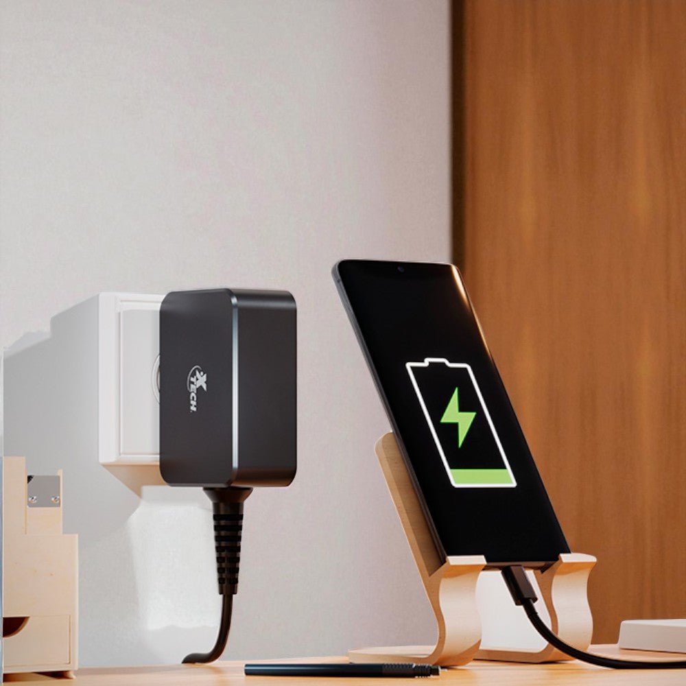 Cargador USB tipo C de 65W con tecnología GaN, carga rápida, cable de 1,8 m. Ideal para laptops, tablets y smartphones. En el Titán Panamá.