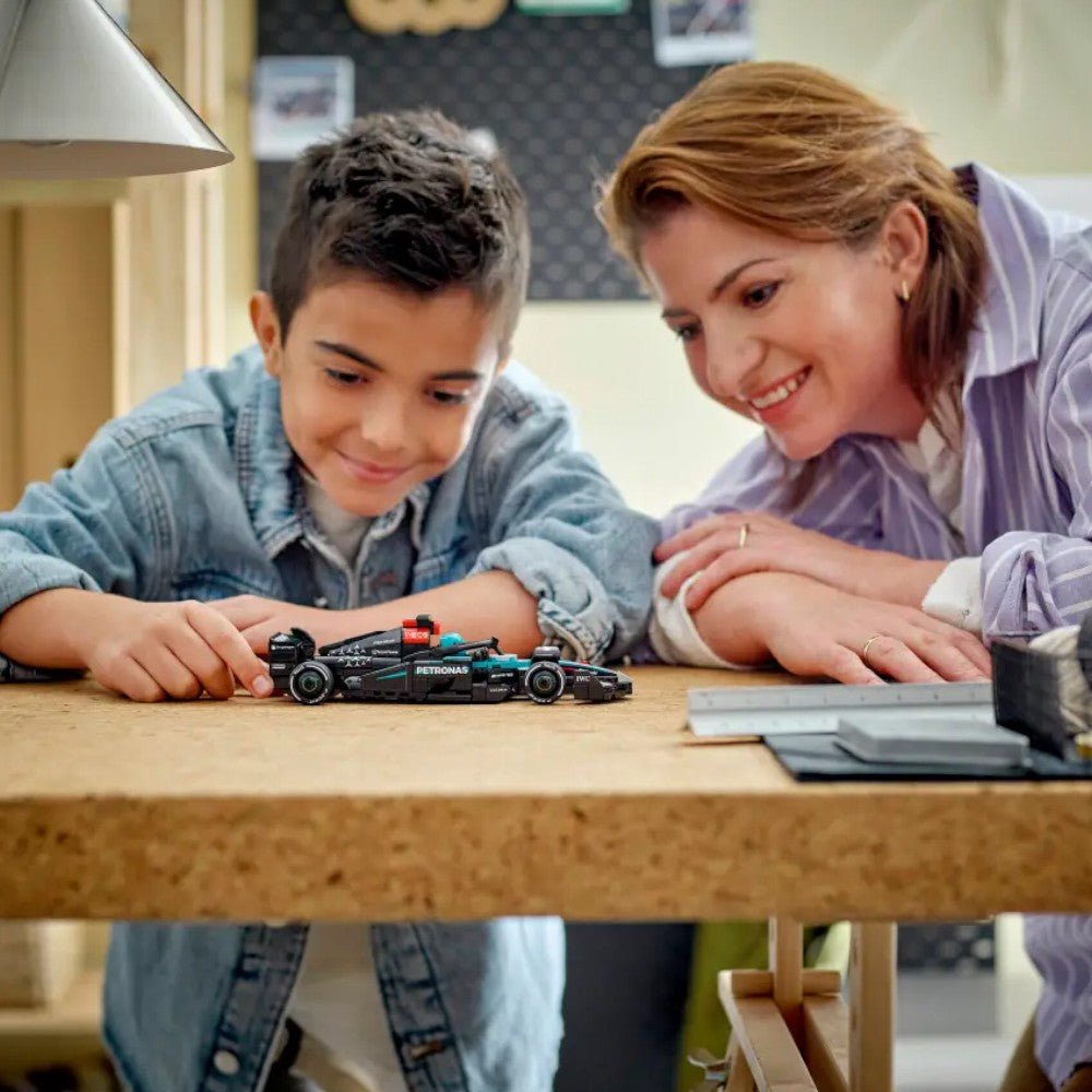 Bloques LEGO® Auto de Carreras Mercedes - AMG F1® W15 - Lego - Titan.com.pa - 673419405294