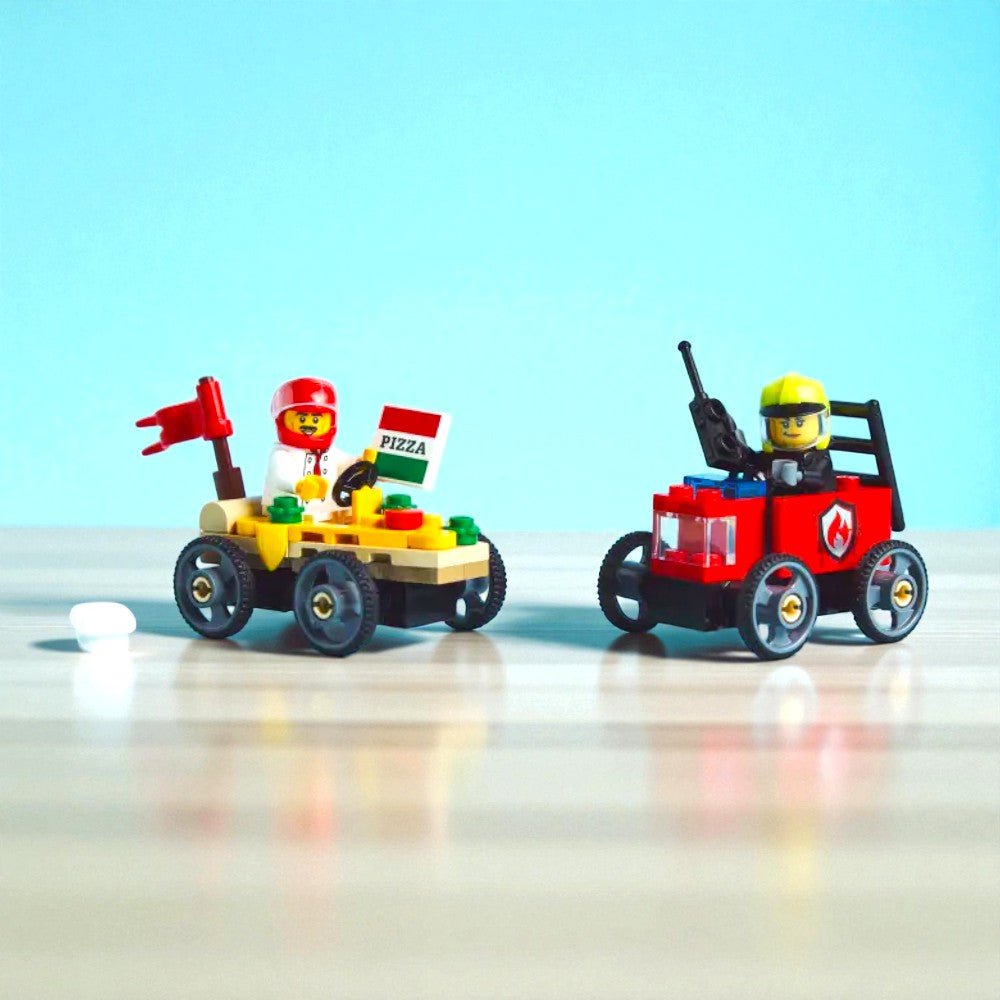 Bloques LEGO Pack de Autos de Carreras: Pizza vs. Camión de Bomberos - Lego - Titan.com.pa - 673419403597