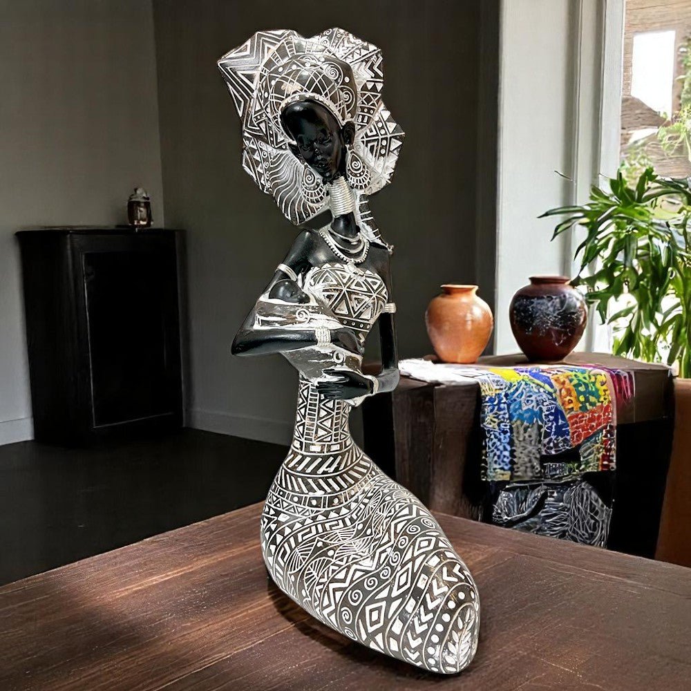 Figura Decorativa Concepts Dama / Poliresina - Concepts - Titan.com.pa - 7450119781254