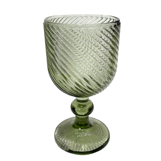 Copa de vidrio Home Elegance de colores surtidos y 14.5 cm de alto.