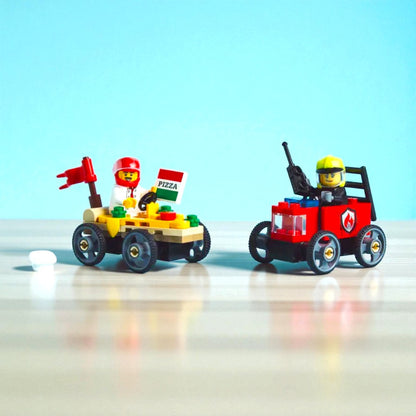 Bloques LEGO Pack de Autos de Carreras: Pizza vs. Camión de Bomberos