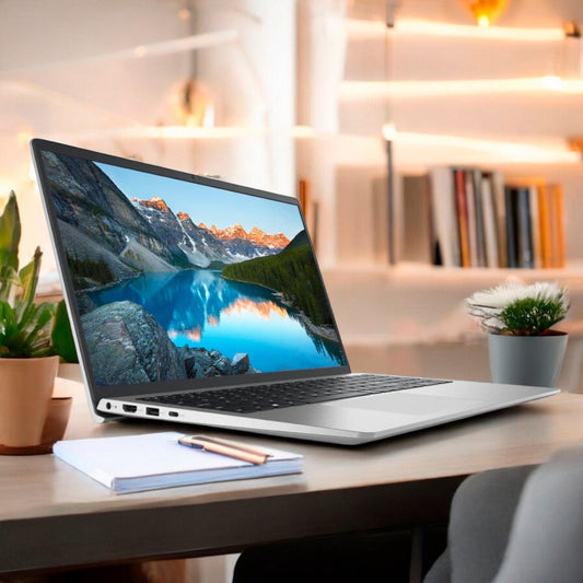 Laptop Dell Inspiron 3535 / AMD Ryzen 5 7520U / 8GB RAM / 512GB SSD / 15.6" - Dell - Titan.com.pa - 884116461104