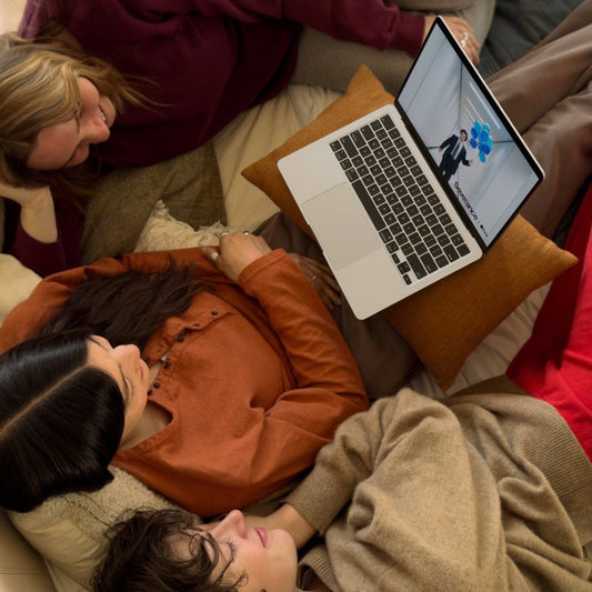 MacBook Air 13.6" M4 / 256GB / 16GB RAM – Starlight - Apple - Titan.com.pa - 2150110765417