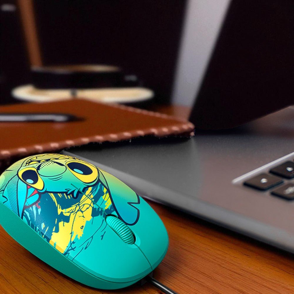 Mouse con cable Xtech Edición Disney Stitch Blue. Conexión USB, diseño ergonómico y respuesta rápida. Perfecto para oficina, hogar o estudio. En Titán Panamá.