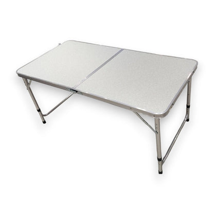 Mesa plegable Kennedy Home con estructura metálica y patas abatibles.